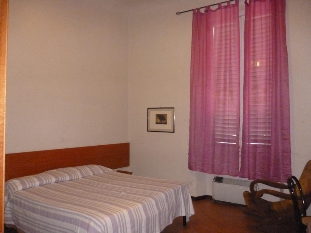 27 Aprile Hotel Firenze Szoba fotó